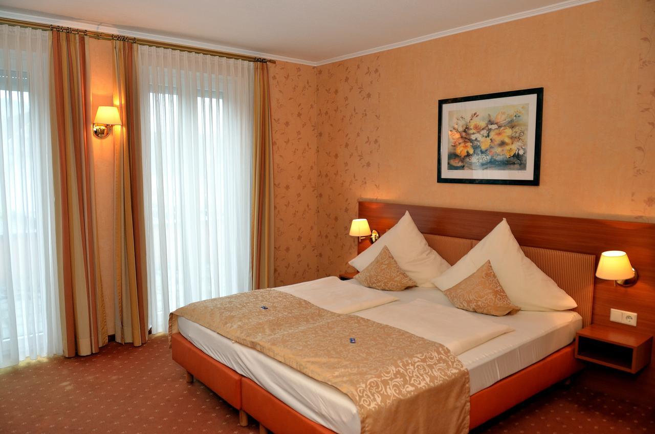 Gasthaus Zur Rebe Меринг Экстерьер фото