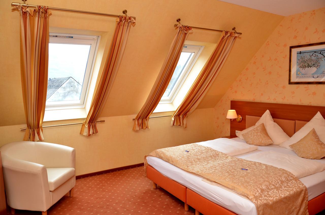 Gasthaus Zur Rebe Меринг Экстерьер фото